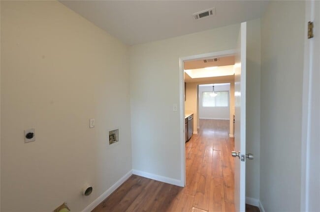 Building Photo - 107 Cloudview Dr