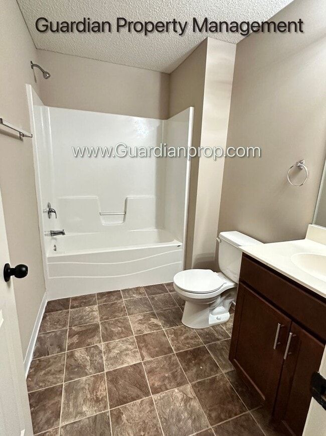 Building Photo - Champlin Town Home, 2 Car Garage, Balcony,...
