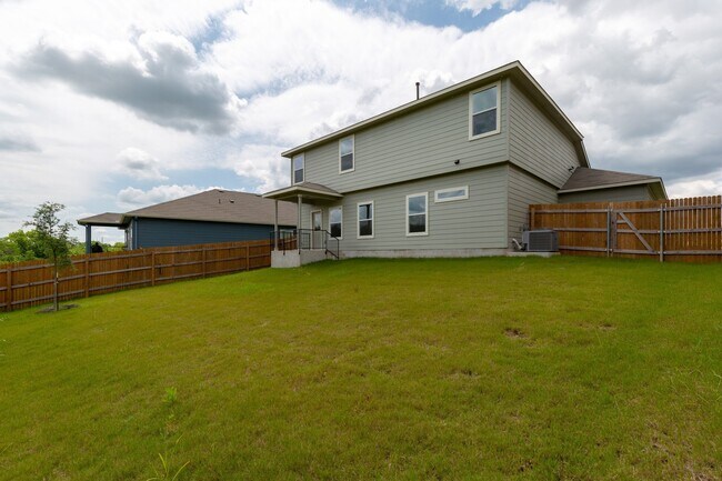 Building Photo - Beautiful 4/BR 2.5/BA Home Backing to Green Space in Pflugerville