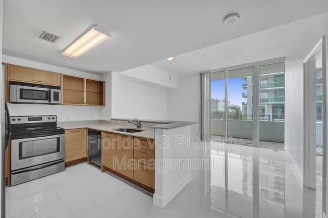 Building Photo - 350 NE 24th St