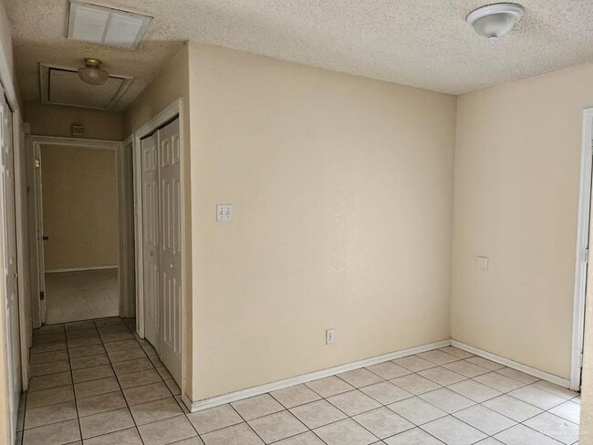 Building Photo - 716 Quail Ave
