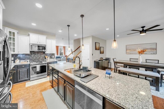 Building Photo - 2609 Campus Way N