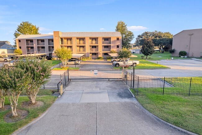 Building Photo - 15575 Marina Dr