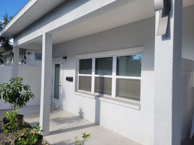 Building Photo - 114 8th Ave N