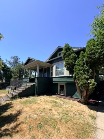 Building Photo - 705 SE 6th Ave