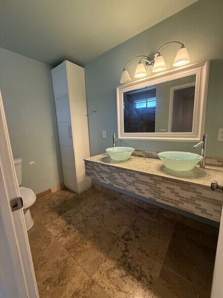 Building Photo - 8425 E Bonita Dr