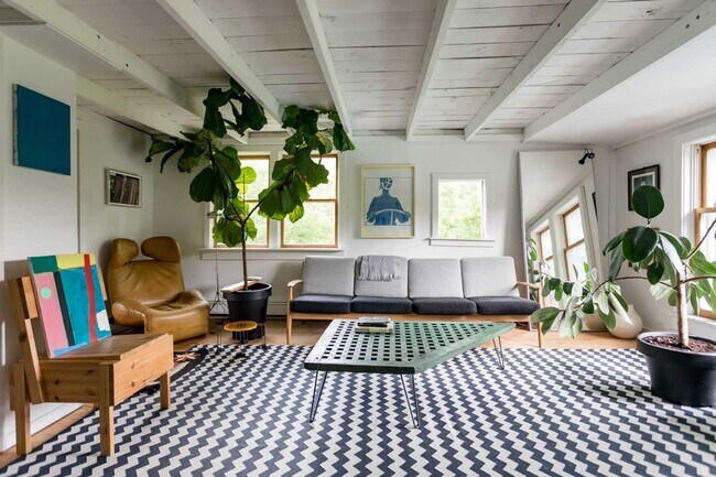 Building Photo - 16-18 Broadway