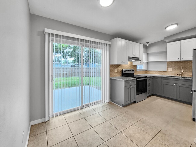 Building Photo - 3290 Hillsdale Ave