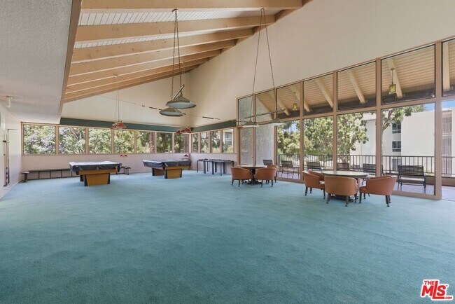 Building Photo - 5900 Canterbury Dr