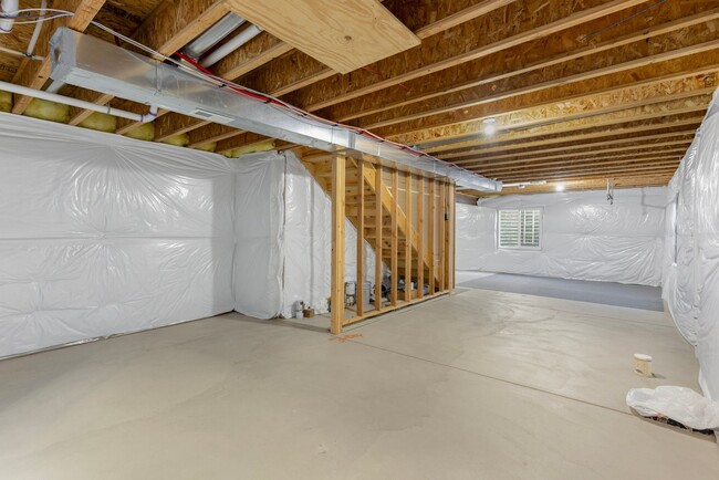 Building Photo - Evolve Real Estate: 4 Bedroom + Loft + Stu...