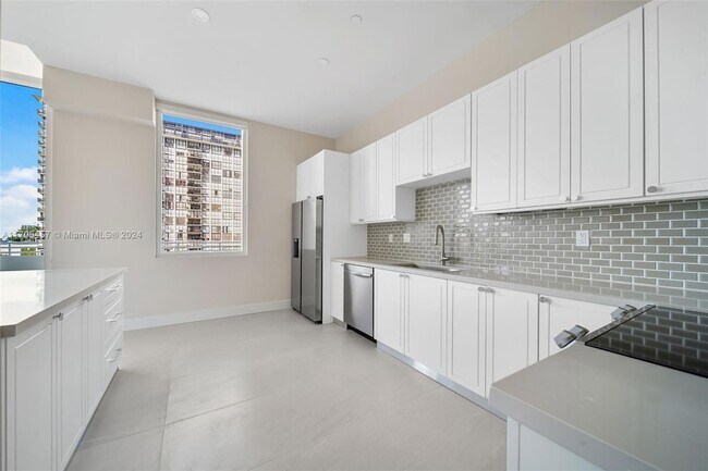 Building Photo - 555 NE 34th St