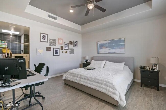 Building Photo - 930 Bicknor Pl