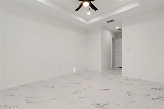 Building Photo - 732 Asher St E