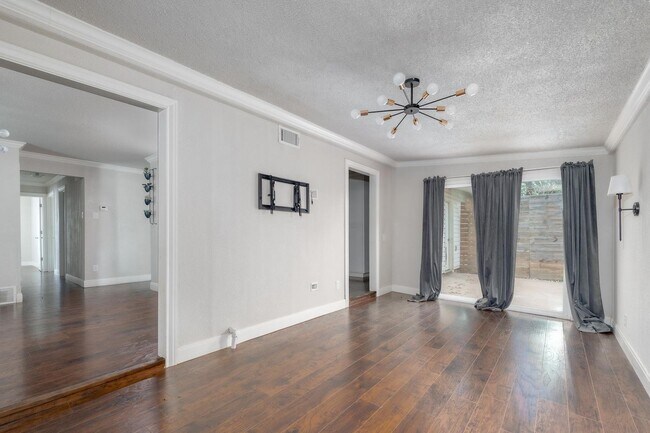 Building Photo - 3042 S 28th St