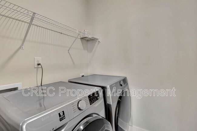 Building Photo - 7811 Park Gate Dr