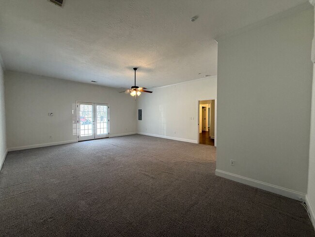 Building Photo - 3 bedroom, 2 bathroom Home with Fenced Yard