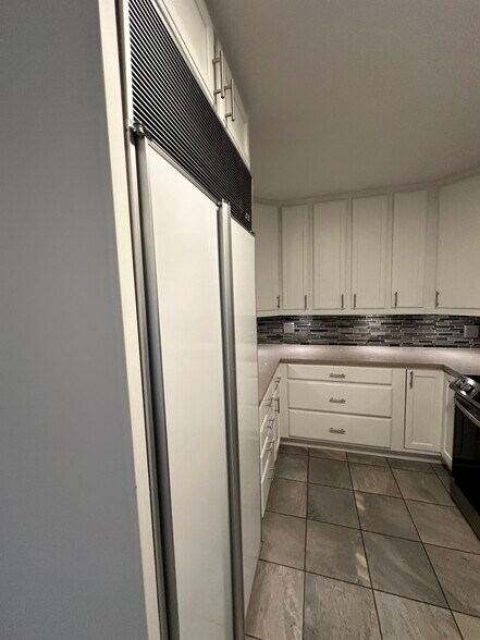 Building Photo - 1350 N Dearborn St