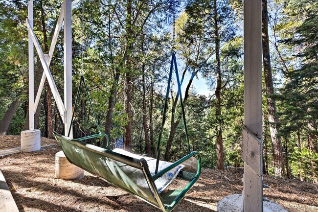 Building Photo - 23984 Skyland Dr