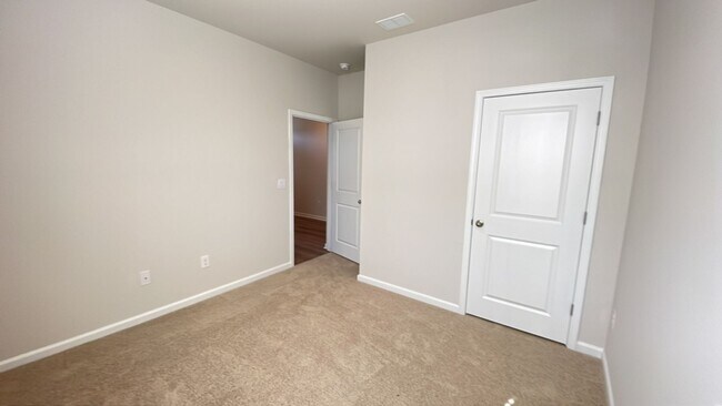 Building Photo - New build 4 bedroom house in Market Commons