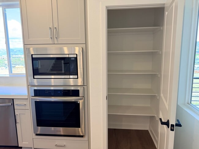 Building Photo - 513 Proton Pl