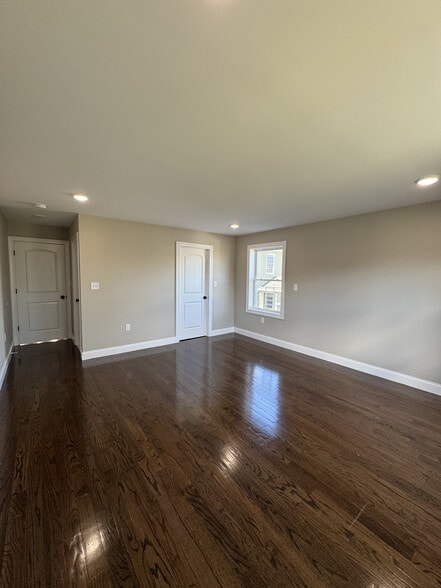 Building Photo - 515 Walnut St