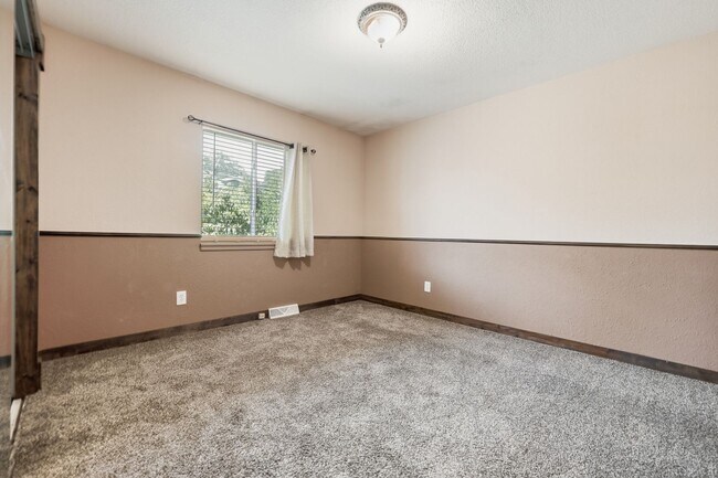 Building Photo - 3137 W 20th Ave