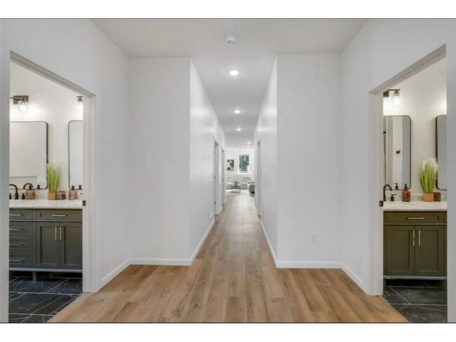 Building Photo - 3310 Lyndale Ave S