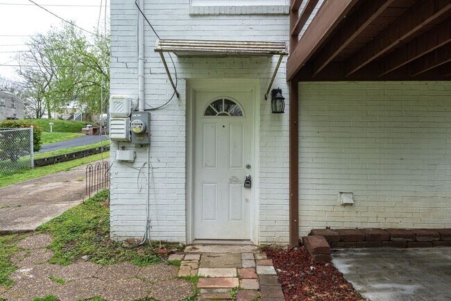 Building Photo - 220 Old Tusculum Rd