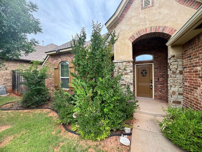 Building Photo - 3 Bed 2 Bath in Edmond!