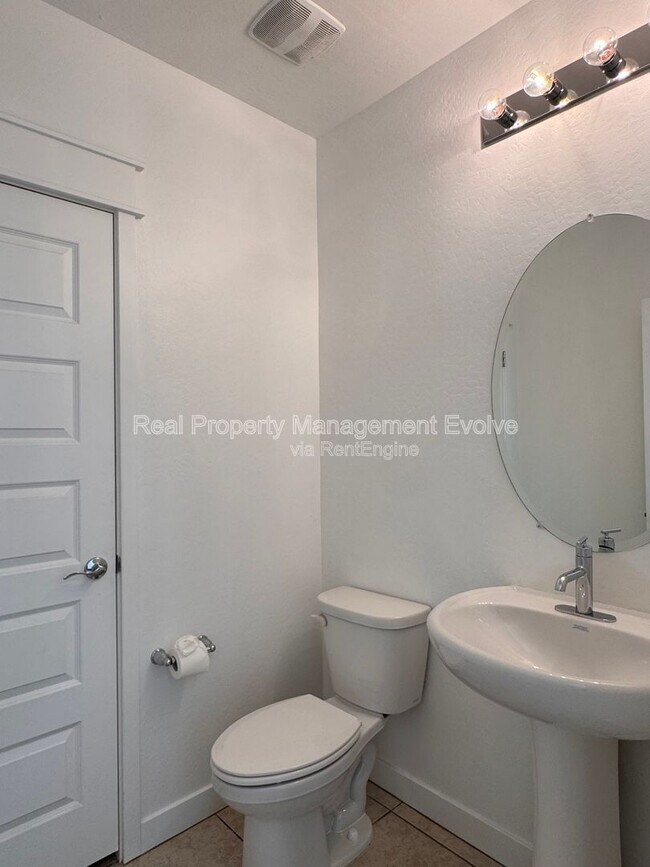 Building Photo - 15811 N 74th Ln