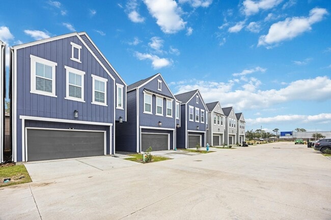 Building Photo - 303 Charlock St