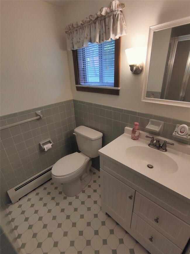 Building Photo - 4244 Emerson Pl