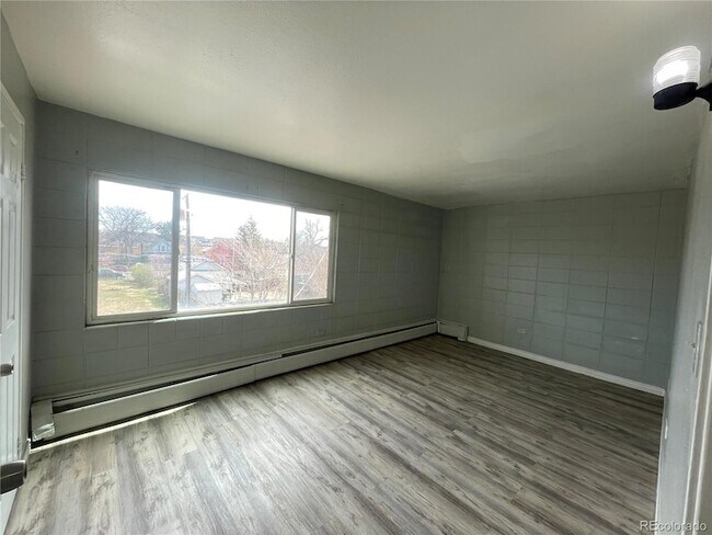 Building Photo - 1590 Clinton St