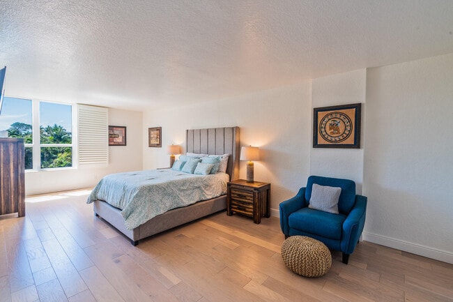 Building Photo - 1000 Spanish River Rd