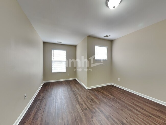 Building Photo - 160 Hamilton Grove Dr