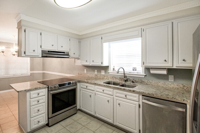 Building Photo - 114 Trace Ridge Dr