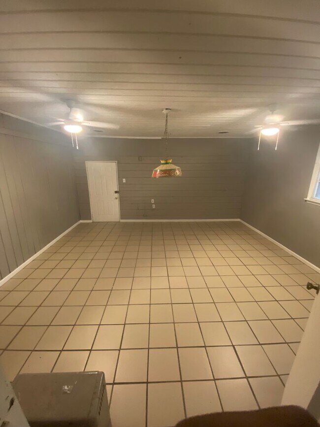 Building Photo - Spacious 4-Bedroom Home in Memphis-Perfect...