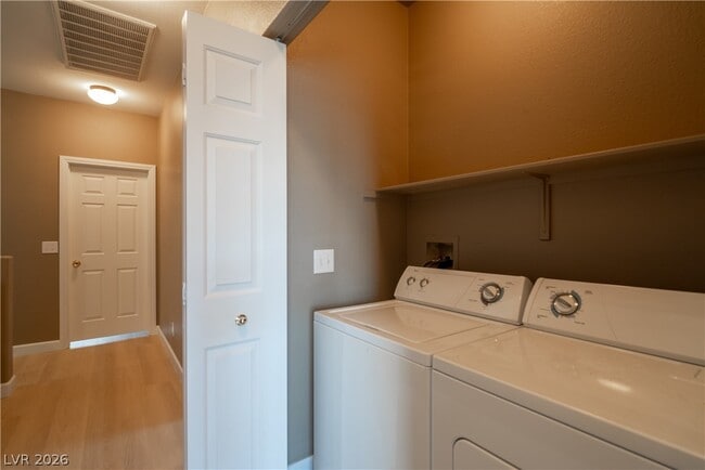 Building Photo - 1228 Sun Village Ave