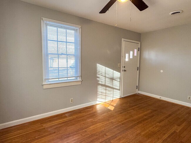 Building Photo - 305 Stonewall Ave