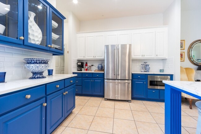 Building Photo - Charming 3 Bedroom , 2 Bath Country Home with Lake Views