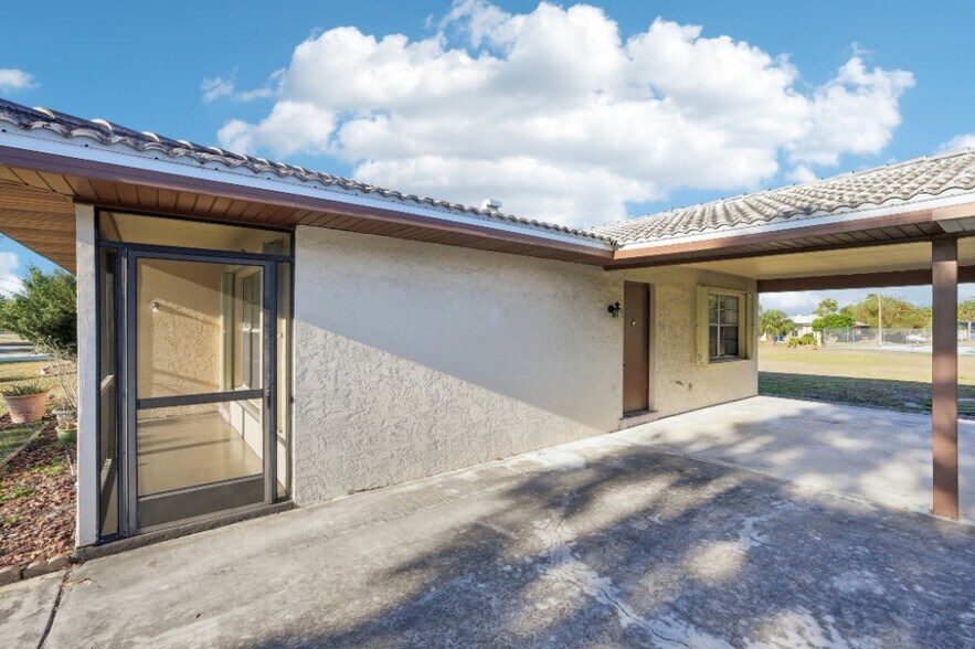 Building Photo - 4 Parkwood Villas Ct