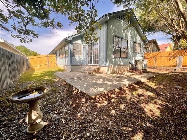 Building Photo - 2305 Dowd Ln