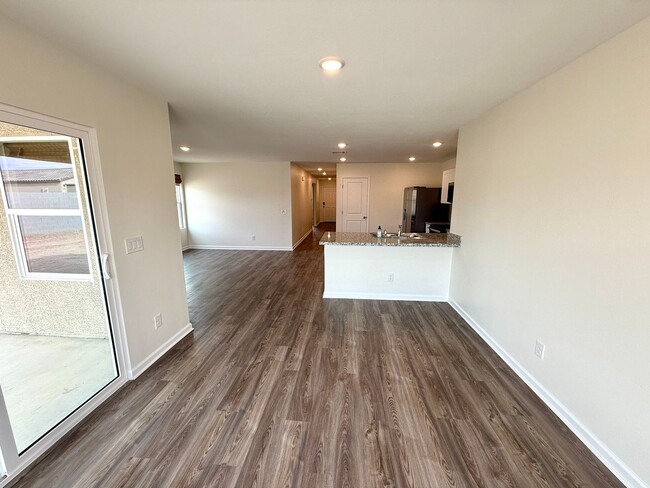 Building Photo - Beautiful 2024 Built 3 Bedroom Home on Cor...