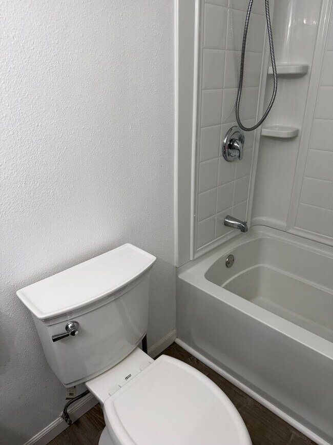 Building Photo - COMING SOON! 3 bedroom, 1.5 bath house in Eugene!