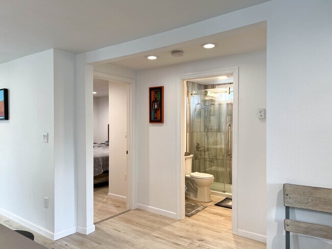 Building Photo - 1008 Wilshire Ave