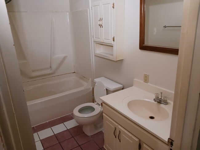 Building Photo - 302 Colegate Dr