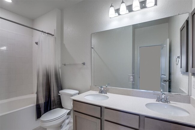 Building Photo - 211 Pitkin Dr