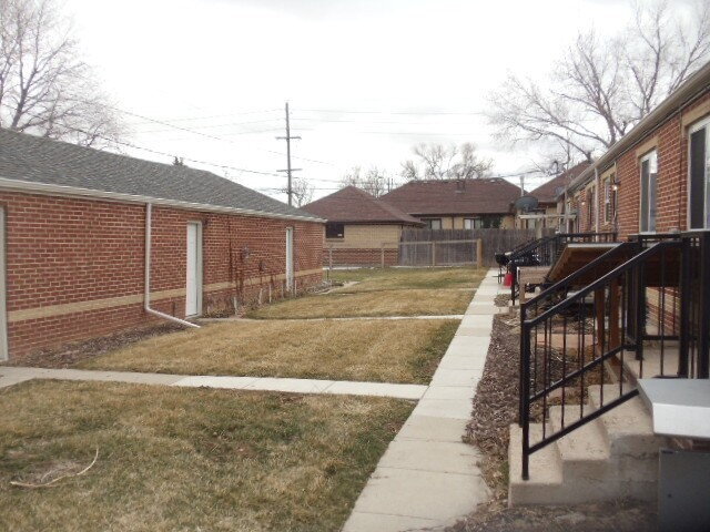 Building Photo - 1 Bed 1 Bath Mayfair Apartment With Garage in Denver! Available Now!