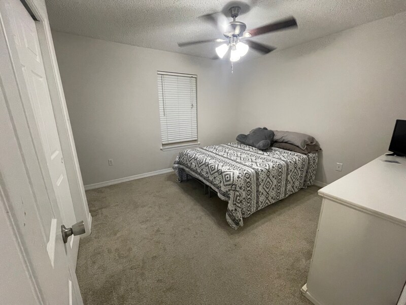 Building Photo - 9408 Octavia Ln