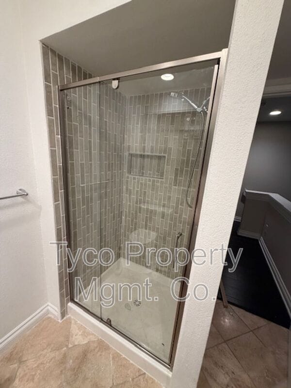 Building Photo - 2202 River Run Dr